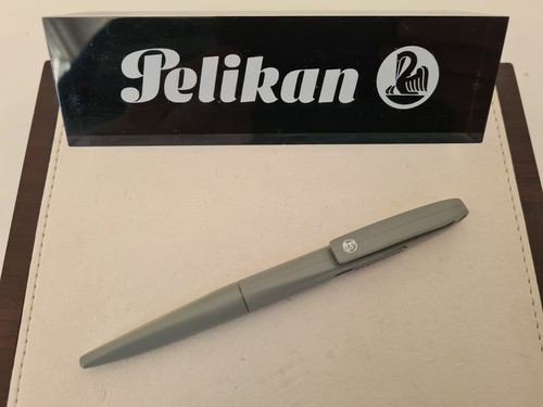 Pelikan luigi colani - pelikan,
