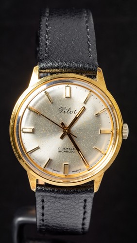 Pilot silver dial - silver, gold-plated