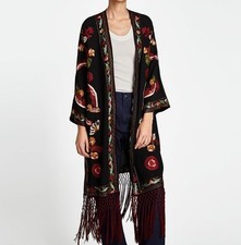 ZARA WOMAN 💕BOHO KIMONO MANTEL FLORAL BLUMEN STICKEREI MIT FRANSEN Größe XS-S