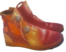 LAGENLOOK STIEFELETTE m. HANDTASCHE KUNSTHANDWERK GR.40 m. RUNDHOLZ BOOKLET