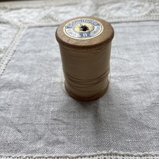 Alte Holzspule Nähfaden