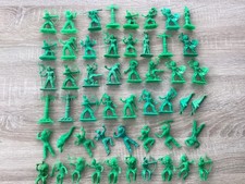 Figuren Konvolut JEAN HÖFLER 51 unbemalte INDIANER grüntöne ( keine doppelten)