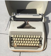 Alte Schreibmaschine ADLER