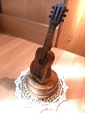 Alte Spieluhr Gitarre, Höhe