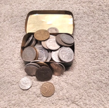 Alte Kleine Blechdose mit Geld