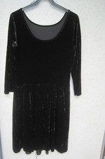 Schwarzes SAMTKLEID /