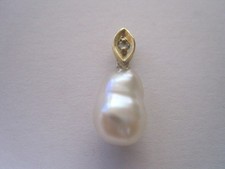 Perle     Anhänger    585  er Gold gestempelt   mit hellem Steinchen