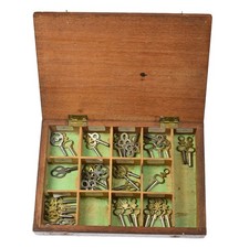 Alter Uhrmacherkasten m Taschenuhrschlüssel f Taschenuhr Spindeluhr pocket watch