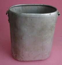 unbekannter Trinkbecher von