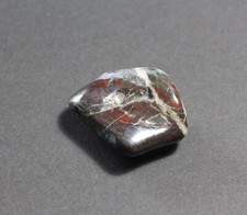 Sugilith mit Bustamit und