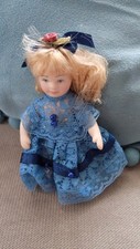 Kleine Porzellanpuppe  ca 10