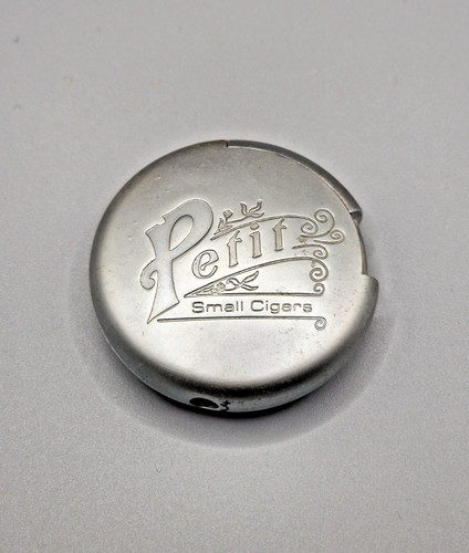 Gasfeuerzeug petit small - petit,