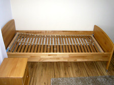 Einzelbett-Komfortbett-Jugendbett mit Nachttisch, aus massiv Holz,gebraucht, TOP