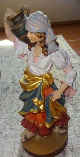 Holzfigur wassserträgerin - holzfigur, "wassserträgerin"