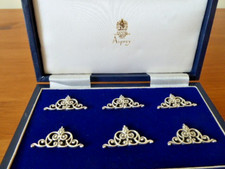 ASPREY ATEMBERAUBENDES SILBERGEHÄUSE-SET MIT SECHS PLATZMENÜKARTENHALTERN HM 1993 - 56,7 G