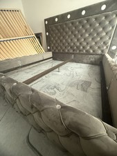 Schlafzimmer(Bett für zwei Personen, großes KleidungSchrank)