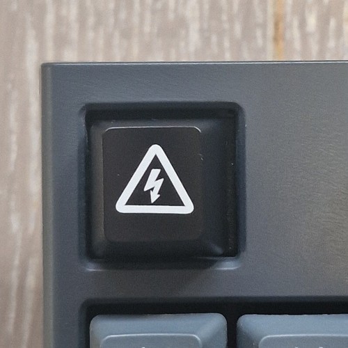 Schwarze tastenkappe achtung - schwarze,