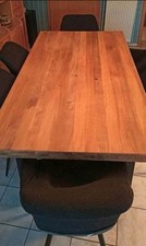 Esszimmertisch mit Stühlen