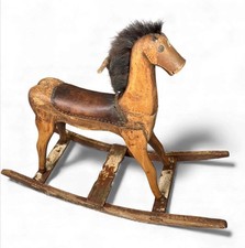 Antikes Schaukelpferd mit