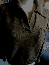 Neuer  bequemer kurz- Wollpullover  mit Kragen & Tasche Gr. M (38/40 ) Olivgrün