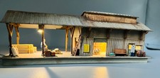Heljan H0 1766 Lagerschuppen Güterbahnhof - LED patiniert Diorama Faller Vollmer
