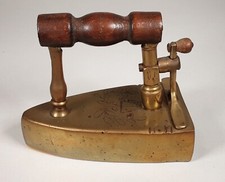 Antik Bügeleisen, Kasteneisen, Messing, mit Gravuren, Iron, #B537