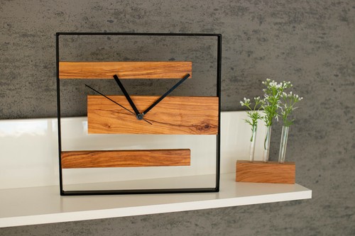 Moderne wanduhr aus olivenholz - moderne,