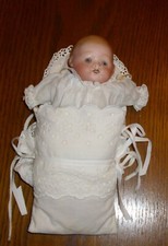 Porzellan-Kopf-Babypuppe-Germany 0  R 189 A, 20 cm- im Steckkissen,guter Zustand