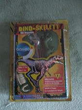 Kinder Spielzeug - DINO