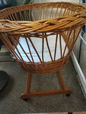 Babywiege Stubenwagen fahrbar aus Holz