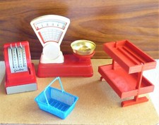 KAUFMANNSLADEN ZUBEHÖR   WAAGE-LADENKASSE-HOLZREGAL-EINKAUFSKORB -BANANEN