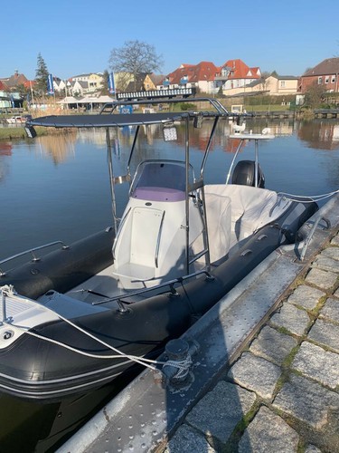 Schlauchboot mit motor - schlauchboot,
