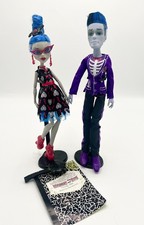 Monster High Ghoulia Yelps & Slo Mo Love’s Not Dead Doppelpack inkl Ständer sehr guter Zustand 