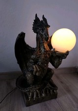 Große drachenstatue mit - drachenstatue,