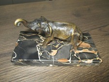 Elefant aus Bronze auf