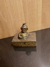 Bronzebüste auf Marmorsockel
