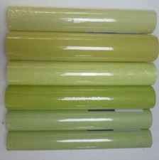 Dicke grüne Tapete - Kleben