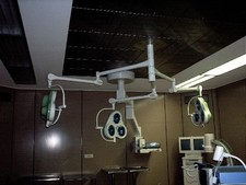 Heraeus London Trio OP-Lampe (Deckenmontage) Baujahr k.A. orlamps oplampen