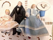 Vintage Puppenhausfamilie mit