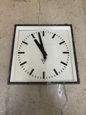 Pragotron Uhr Quadratisch |