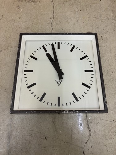 Pragotron uhr quadratisch - quadratisch, |