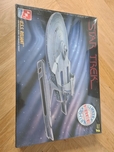 Factory sealed star trek uss - star,