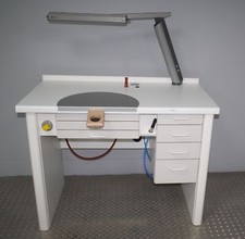 MANN Einzelarbeitsplatz - mit Eickhorst Dialite PRO Gelenkleuchte # 05116