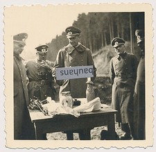Foto Wehrmacht Offiziere am Schießstand (5068a)