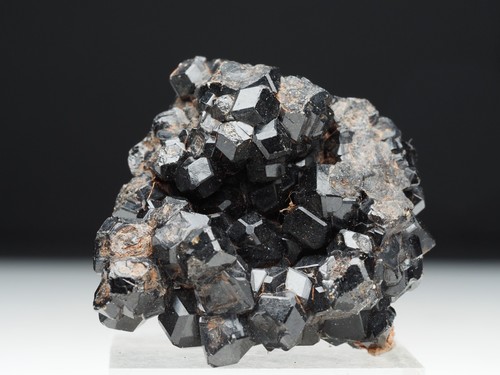 Granat var melanit - granat,, melanit,