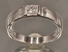 Sterling Silber 925 nach Art eines Spannrings mit einem Zirkonia Ø ca. 4,5 mm