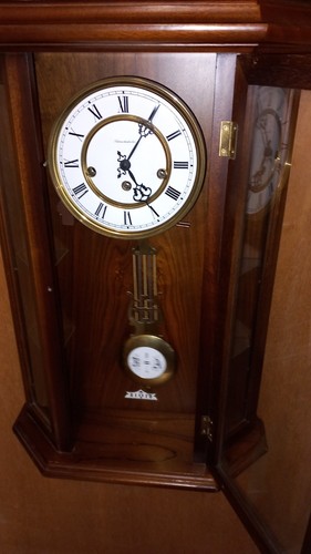 Alte mechanische pendeluhr mit - alte,
