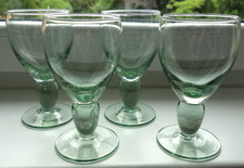 4 alte Weingläser Glas grün mundgeblasen Lufteinschlüsse