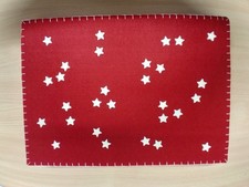 Weihnachtliches Tischset aus Filz in Rot, 45×32cm, 8-teilig
