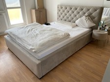 Massives Bett mit Lattenrost und Bettkasten in italienischem Stil 220x154x108/37